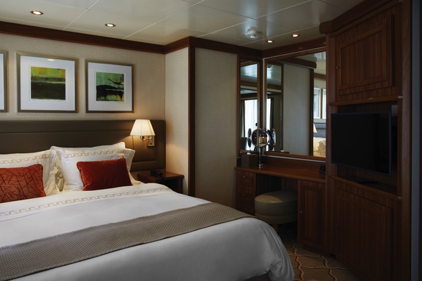 Silversea Cruises Silver Wind Medallion Suite Bedroom ©Silversea Cruises Ltd.jpg